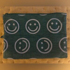 BAGGU Smiley Face Makeup Bag